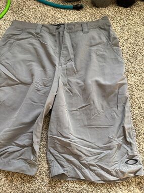 Oakley Gray Men's Golf Shorts 32W